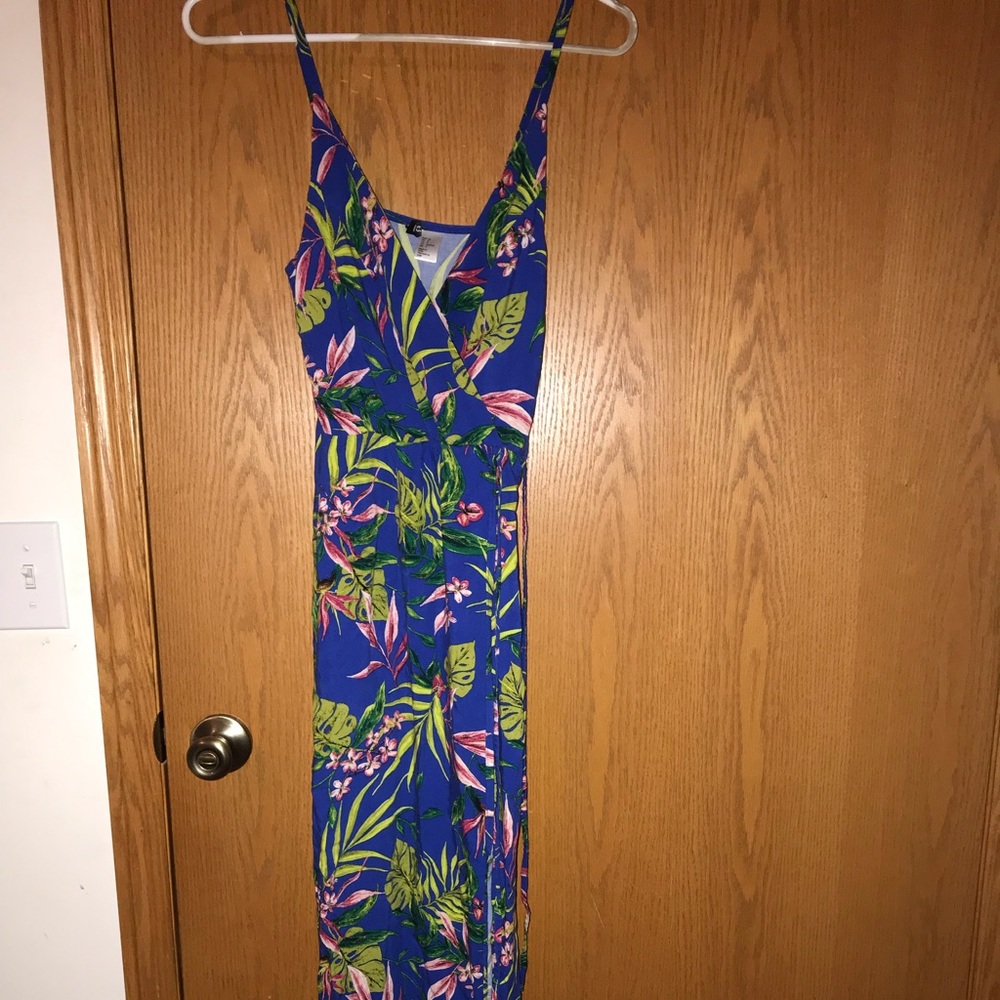 Full body dress! Slit on the side!